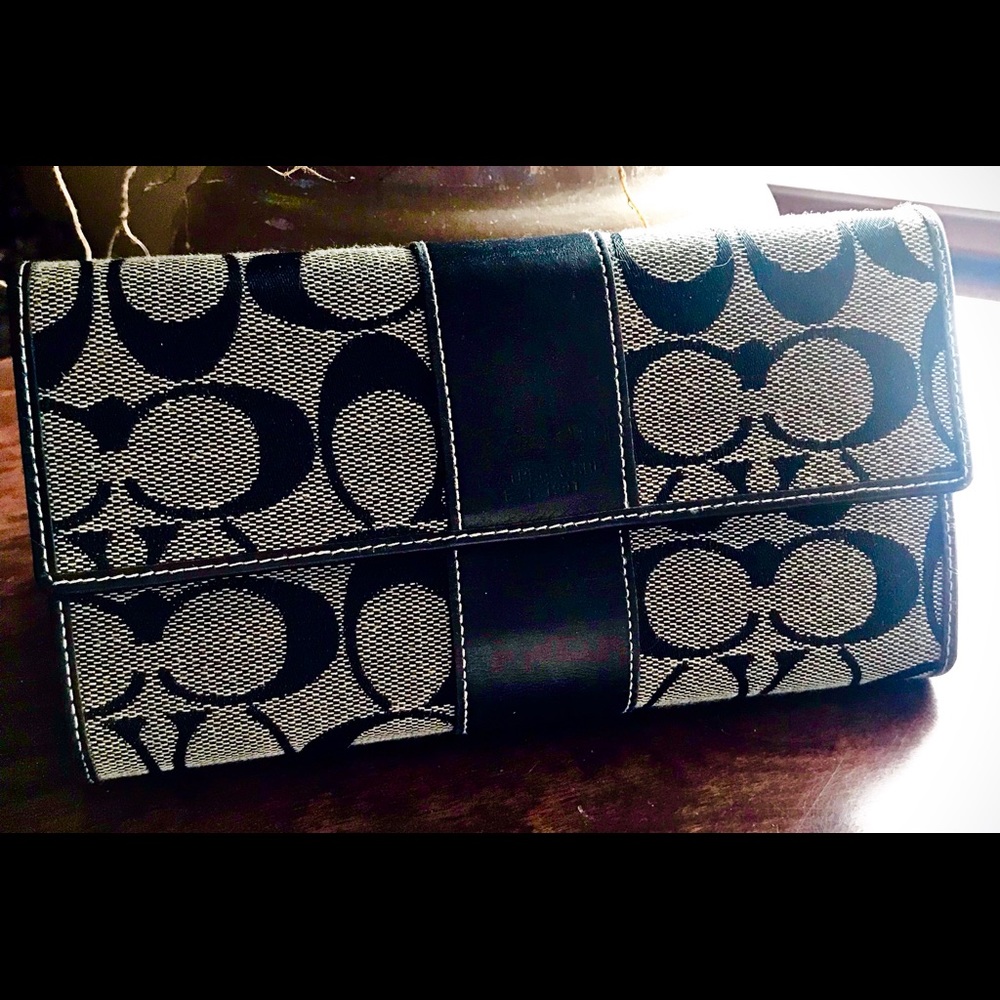 Coach Signature Billfold/Wallet